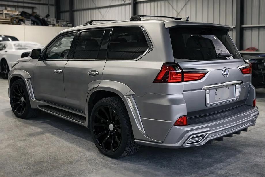Lexus LX570/450d 2008–2022 Spodný spojler V1 (2016-2023) Biela farba Fotografia 4