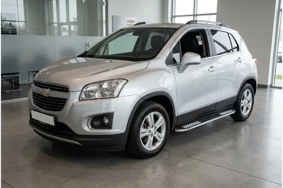 Chevrolet Trax 2012–2023 Bočné nášľapy Tayga V2 (2 ks, hliník) Image