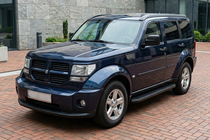 Dodge Nitro 2006–2011 Bočné prahy Tayga Black (2 ks, hliník) fotografia 1