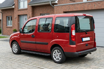 Fiat Doblo I 2005–2010 Bočné prahy Tayga Black (2 ks, hliník) Maxi rázvor fotografia 1