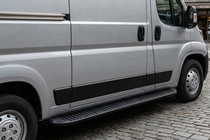 Fiat Ducato 2006–2025 Bočné prahy Tayga Black (2 ks, hliník) fotografia 1