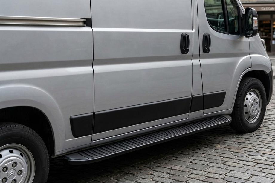 Fiat Ducato 2006–2025 Bočné prahy Tayga Black (2 ks, hliník) Image