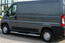 Fiat Ducato 2006–2025 Bočné nášľapy Tayga V2 (2 ks, hliník) fotografia 1