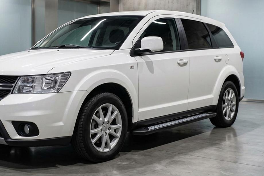 Fiat Freemont 2011–2016 Bočné nášľapy New Vision Black (2 ks, hliník) Image