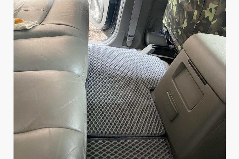 Nissan Patrol Y61 1997–2011 EVA autokoberce (sivé) Dlhý, 4 ks (predné a zadné rohože) Fotografia 13