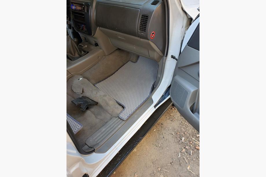 Nissan Patrol Y61 1997–2011 EVA autokoberce (sivé) Dlhý, 4 ks (predné a zadné rohože) Fotografia 17