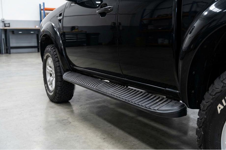 Ford Ranger 2007–2011 Bočné prahy Tayga Black (2 ks, hliník) Image