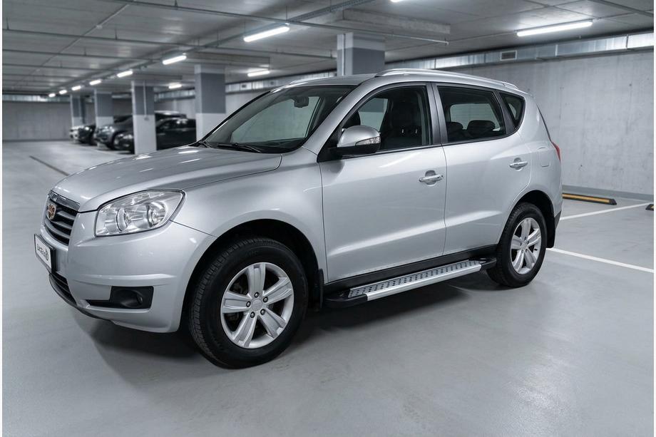 Geely Emgrand X7 2011– Bočné nášľapy New Vision Grey (2 ks, hliník) Fotografia 1
