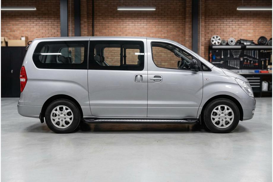Hyundai H300, H1, Starex 2008–2020 Bočné prahy New Vision Black (2 ks, hliník) Image