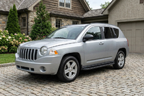 Jeep Compass 2006–2016 Bočné prahy Tayga Black (2 ks, hliník) fotografia 1