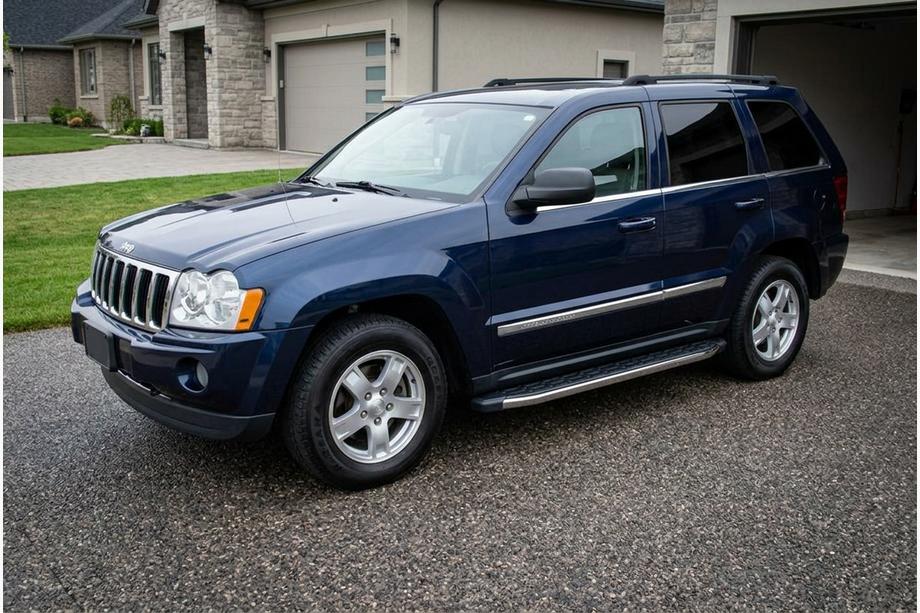 Jeep Grand Cherokee WK 2004–2010 Bočné nášľapy BlackLine (2 ks, hliník) Image