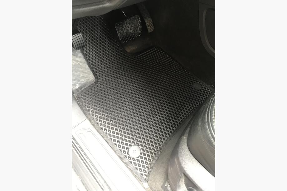 Audi Q7 2005–2015 EVA autokoberce (čierne) 2 rady (5 rohoží) Image