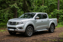 Nissan Navara/NP300 2016– Bočné nášľapy New Vision Grey (2 ks, hliník) fotografia 1