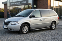 Chrysler Voyager 2001–2007 Bočné nášľapy BlackLine (2 ks, hliník) fotografia 1