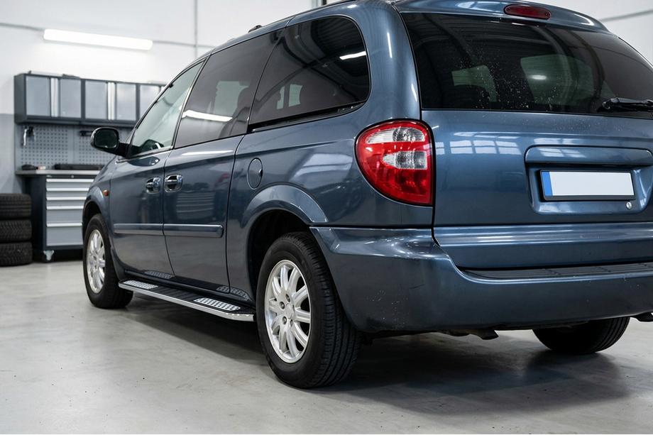 Chrysler Voyager 2001–2007 Bočné nášľapy Tayga V2 (2 ks, hliník) Image