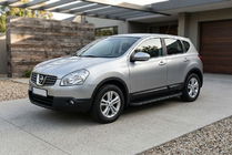 Nissan Qashqai 2007–2010 Bočné prahy Tayga Black (2 ks, hliník) fotografia 1