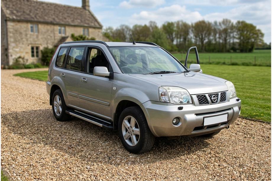 Nissan X-trail T30 2002–2007 Bočné nášľapy RedLine V1 (2 ks, hliník) Image