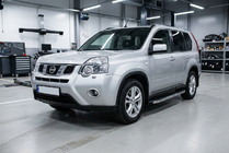 Nissan X-trail T31 2007–2014 Bočné nášľapy BlackLine (2 ks, hliník) fotografia 1