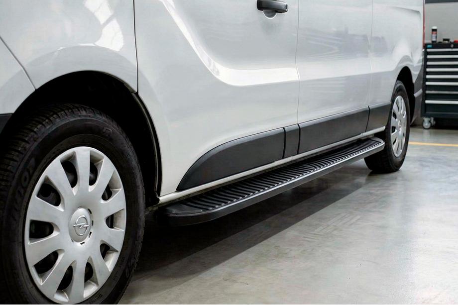 Opel Vivaro 2001–2015 Bočné prahy Tayga Black (2 ks, hliník) Image