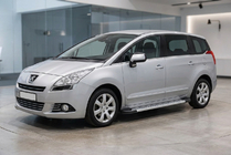 Peugeot 5008 2009–2016 Bočné nášľapy New Vision Grey (2 ks, hliník) fotografia 1