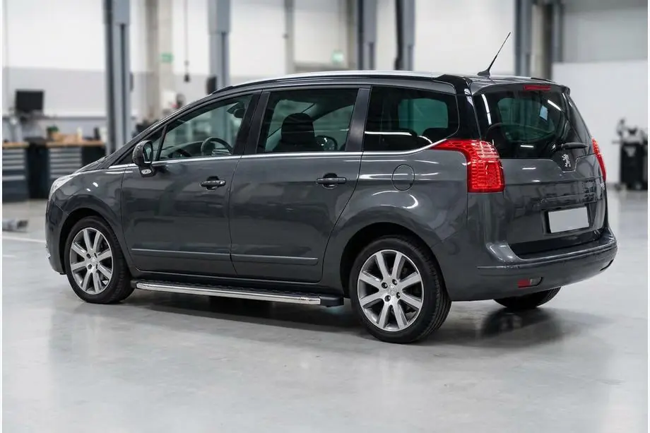 Peugeot 5008 2009–2016 Bočné nášľapy BlackLine (2 ks, hliník) Image