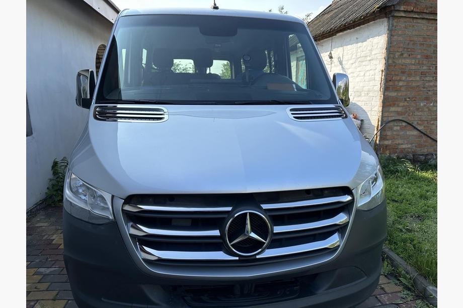 Mercedes Sprinter W907/W910 2018– Kryty na masku chladiča (široký model, 6 ks) Image