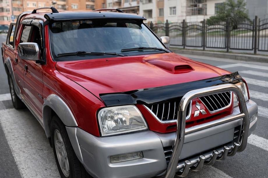 Mitsubishi L200 1996–2006 Deflektor kapoty (EuroCap) Fotografia 1