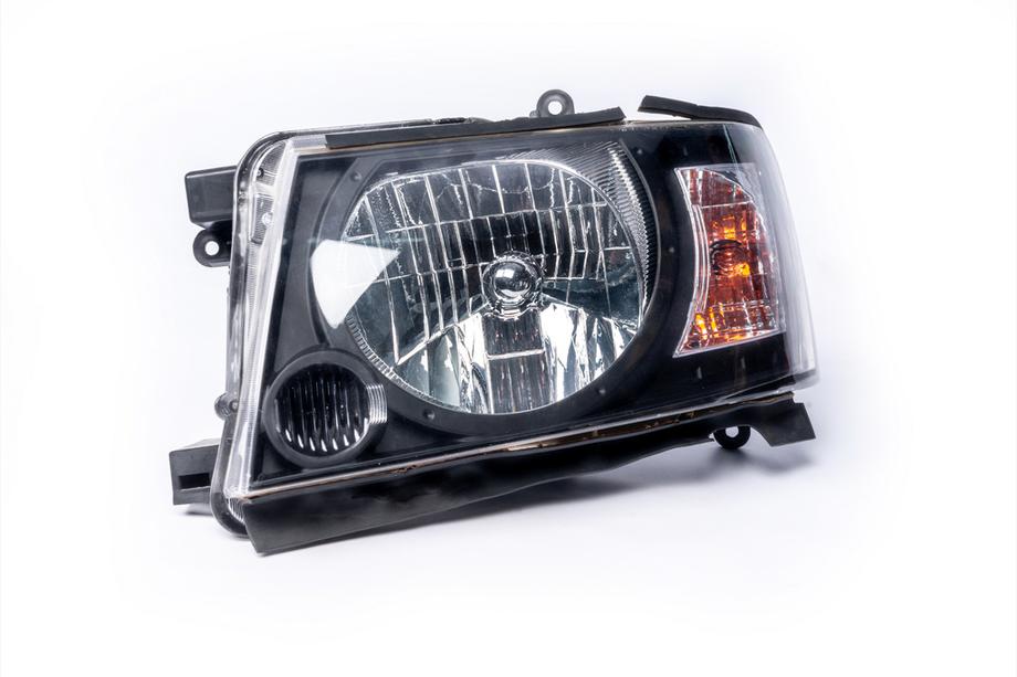 Nissan Patrol Y61 1997–2011 Predné svetlomety Safari Black (2004-2008, 2 ks) Fotografia 5