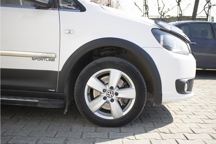 Volkswagen Caddy 2015–2020 Sada líšt a rozširovačov blatníkov 2 dvere, dlhy rázvor Fotografia 31