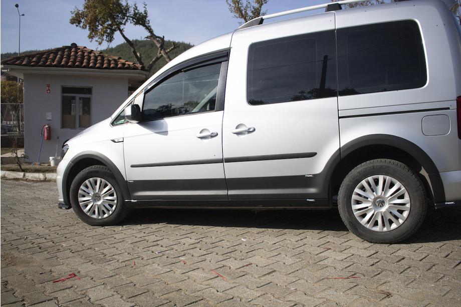 Volkswagen Caddy 2015–2020 Sada líšt a rozširovačov blatníkov 2 dvere, dlhy rázvor Fotografia 38