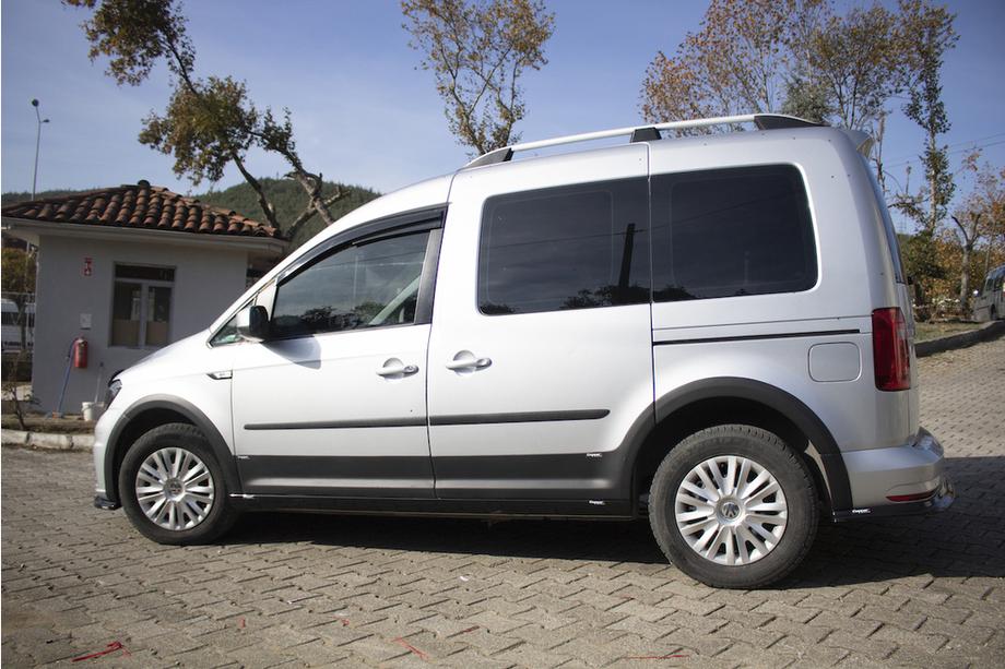 Volkswagen Caddy 2015–2020 Sada líšt a rozširovačov blatníkov 2 dvere, dlhy rázvor Fotografia 39