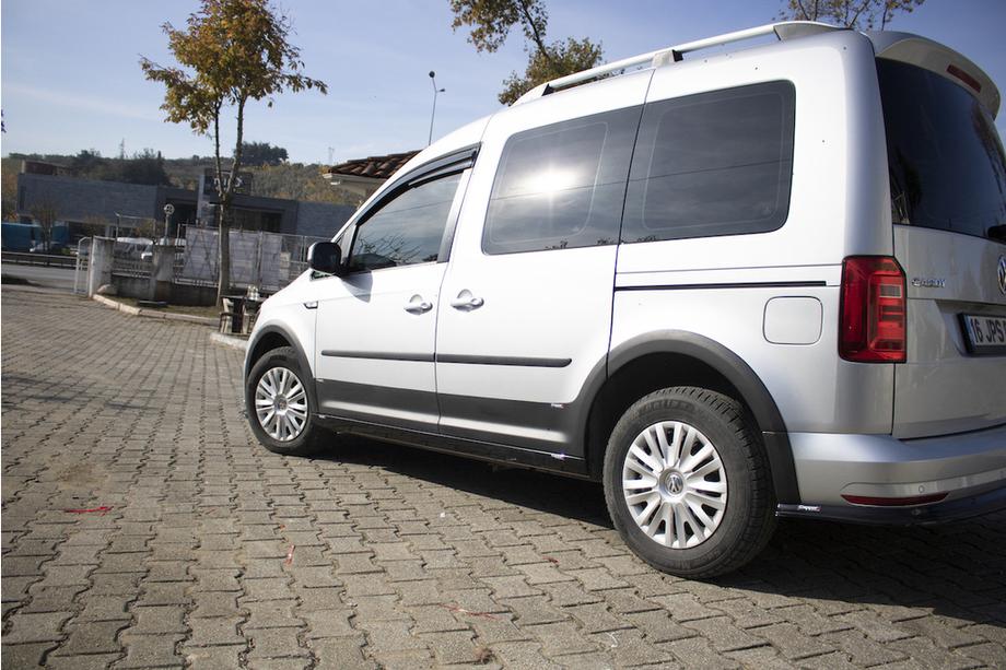 Volkswagen Caddy 2015–2020 Sada líšt a rozširovačov blatníkov 2 dvere, dlhy rázvor Fotografia 43