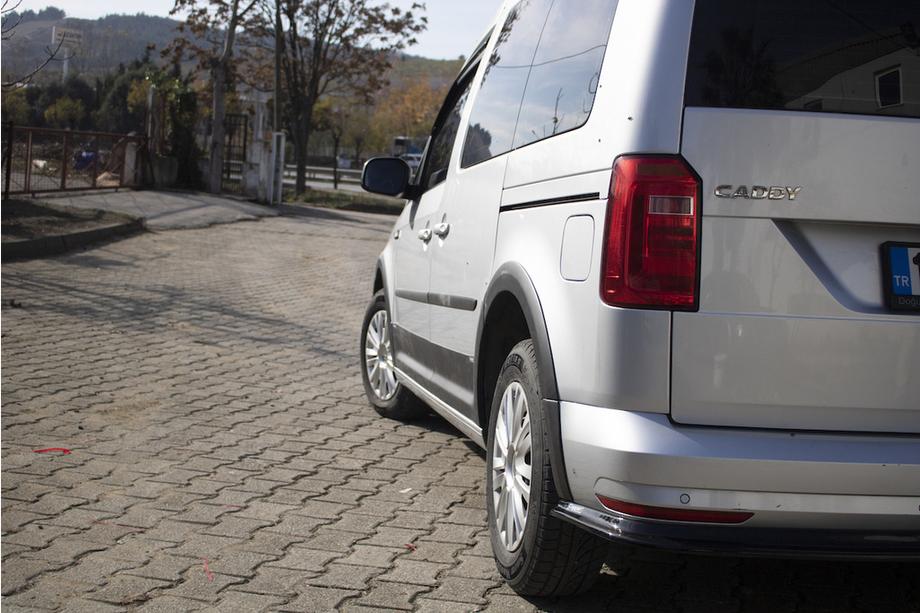 Volkswagen Caddy 2015–2020 Sada líšt a rozširovačov blatníkov 2 dvere, dlhy rázvor Fotografia 7