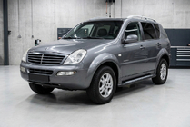 SsangYong Rexton I 2001–2017 Bočné nášľapy New Vision Black (2 ks, hliník) fotografia 1