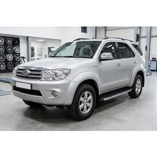 Bočné prahy BlackLine (2 ks., hliník) Toyota Fortuner 2006–2015 fotografia 1
