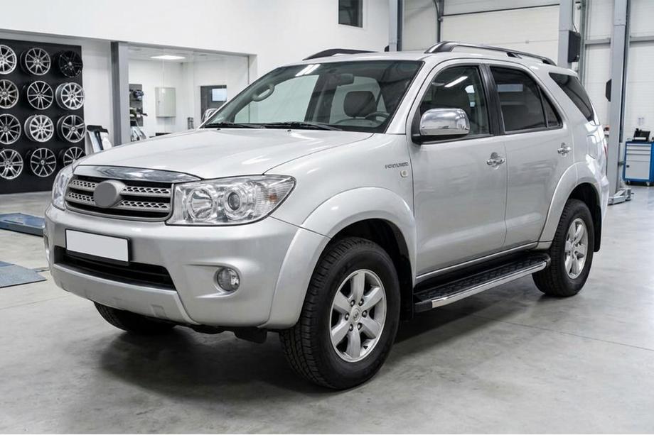 Toyota Fortuner 2006–2015 Bočné prahy BlackLine (2 ks., hliník) Image