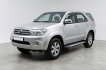 Toyota Fortuner 2006–2015 Bočné nášľapy Line (2 ks, hliník) fotografia 1