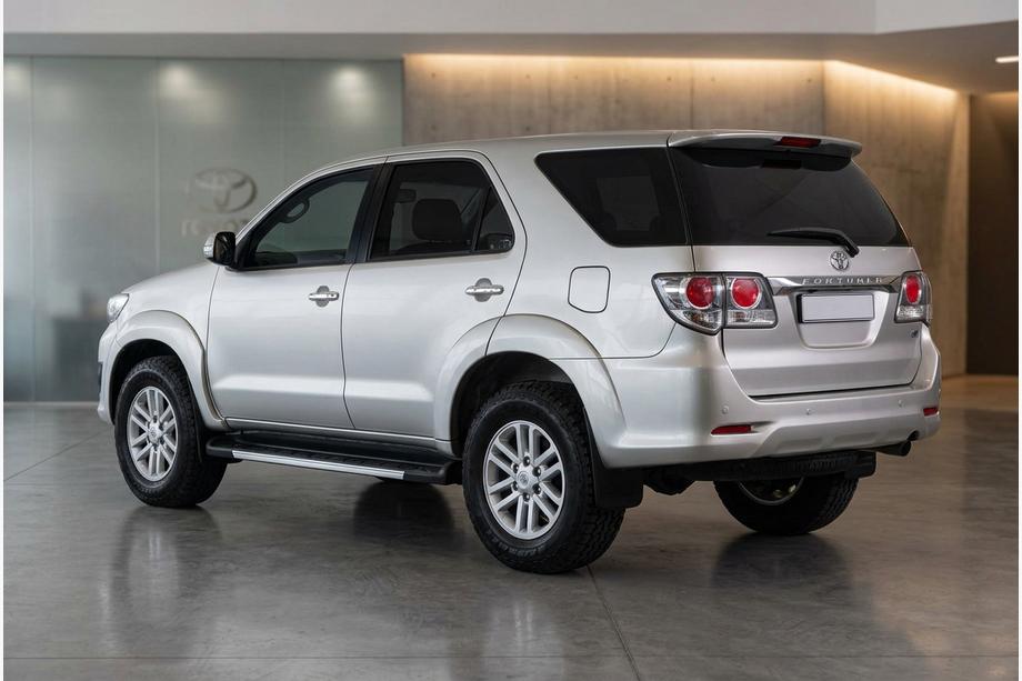Toyota Fortuner 2006–2015 Bočné nášľapy RedLine V1 (2 ks, hliník) Fotografia 1