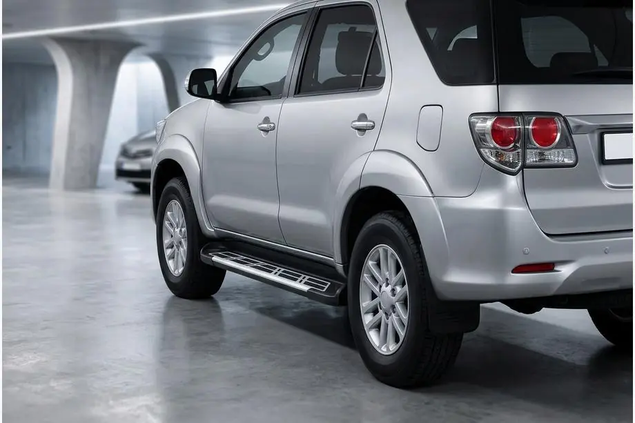 Toyota Fortuner 2006–2015 Bočné nášľapy Sunrise (2 ks, hliník) Image