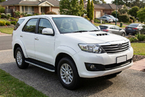 Toyota Fortuner 2006–2015 Bočné nášľapy Tayga Grey (2 ks, hliník) fotografia 1