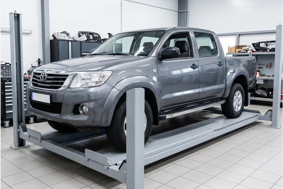 Toyota Hilux 2006–2015 Bočné nášľapy BlackLine (2 ks, hliník) Image