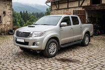 Toyota Hilux 2006–2015 Bočné prahy Tayga Black (2 ks, hliník) fotografia 1