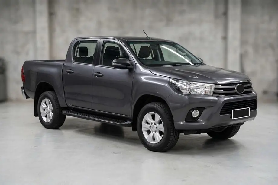 Toyota Hilux 2015– Bočné prahy Tayga Black (2 ks, hliník) Image
