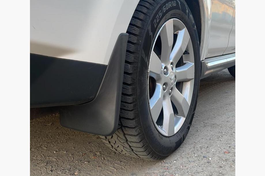Mitsubishi Outlander 2006–2012 Lapače nečistôt Premium pre široký prah (4 ks) Image