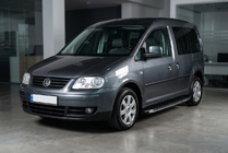 Volkswagen Caddy 2004–2010 Bočné nášľapy BlackLine (2 ks, hliník) Štandardná základňa fotografia 1
