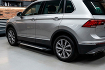 Volkswagen Tiguan 2016–2023 Bočné nášľapy RedLine V1 (2 ks, hliník) fotografia 1
