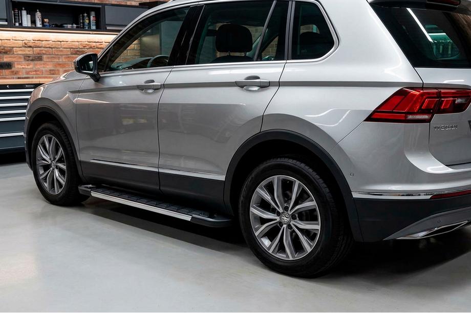 Volkswagen Tiguan 2016–2023 Bočné nášľapy RedLine V1 (2 ks, hliník) Image