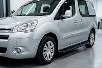Peugeot Partner Tepee 2008–2018 Bočné prahy Tayga Black (2 ks, hliník) fotografia 1