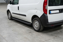 Opel Combo 2012–2018 Bočné prahy Tayga Black (2 ks, hliník) fotografia 1