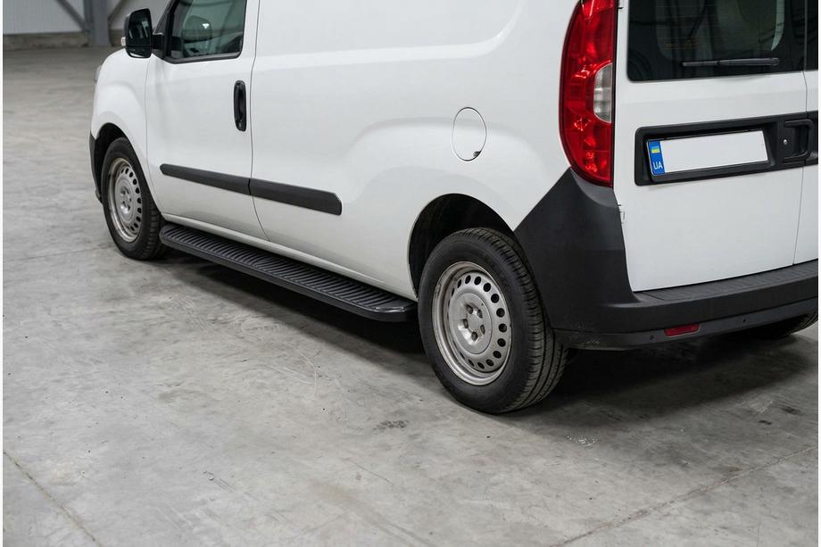 Opel Combo 2012–2018 Bočné prahy Tayga Black (2 ks, hliník) Image